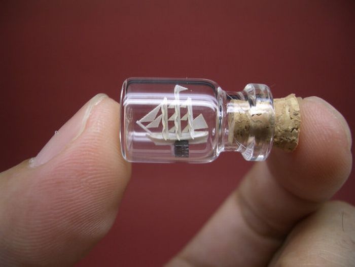 A Tiny World in a Bottle project by Akinobu Izumi