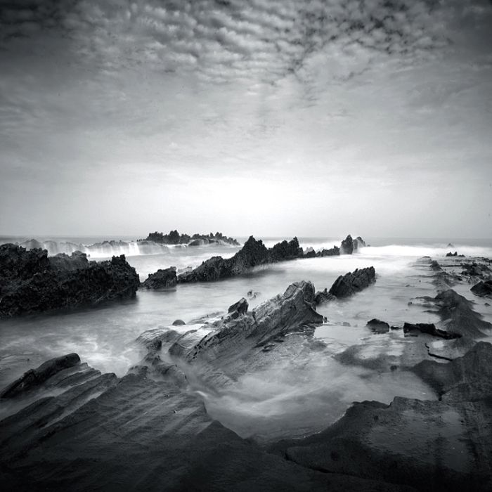 Black and white photography by Hengki Koentjoro