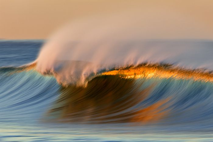 Wave and surfing photography by David Orias