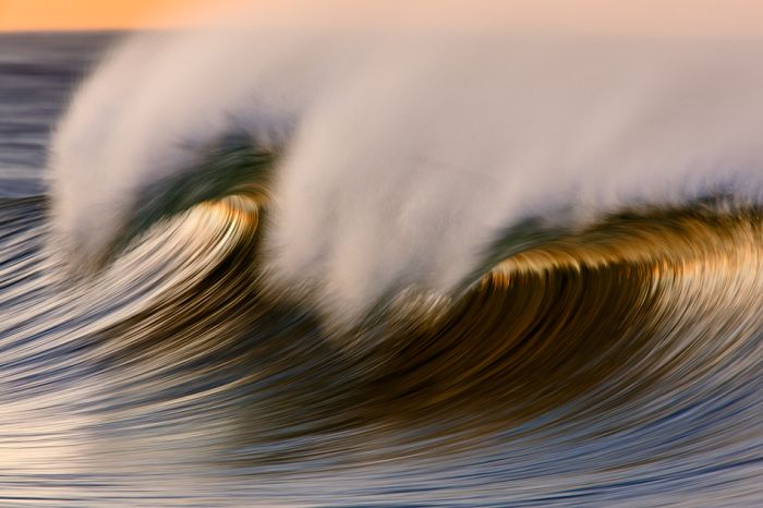 Wave and surfing photography by David Orias