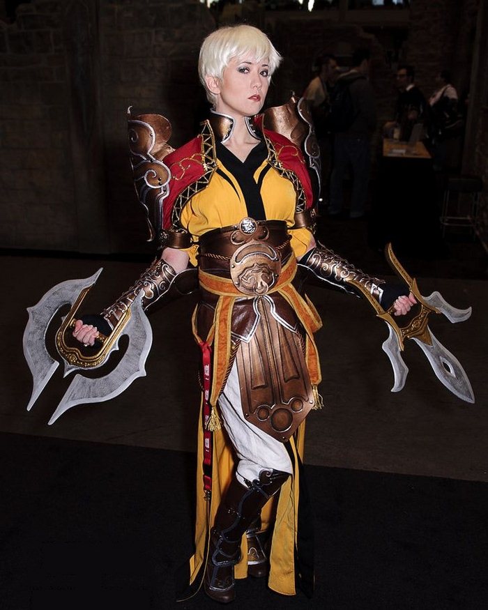 cosplay girl costume presentation