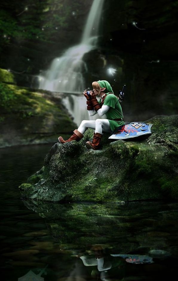 cosplay girl wearing the legend of zelda costume