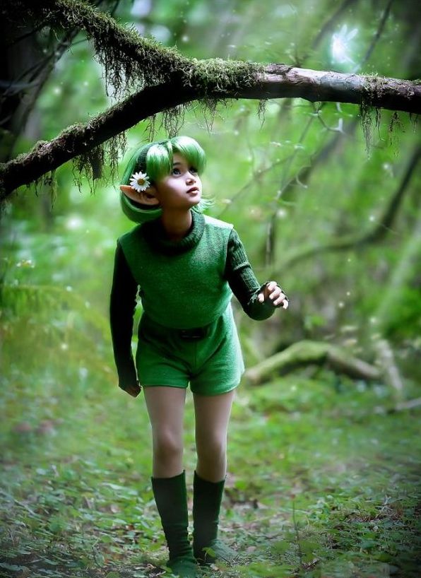 cosplay girl wearing the legend of zelda costume