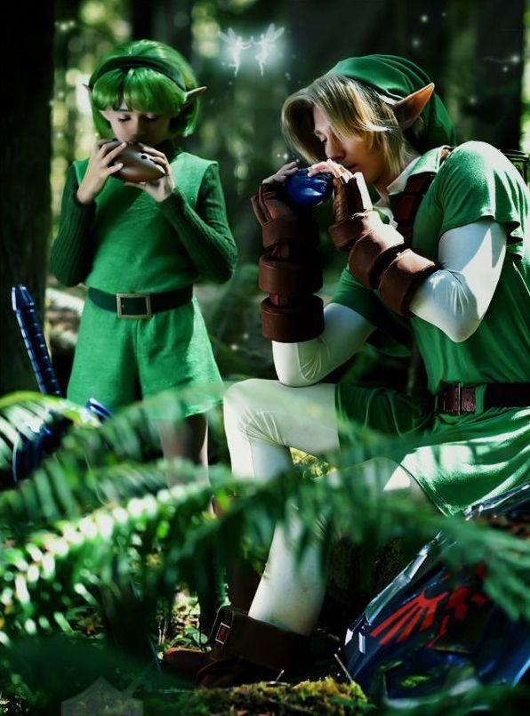 cosplay girl wearing the legend of zelda costume