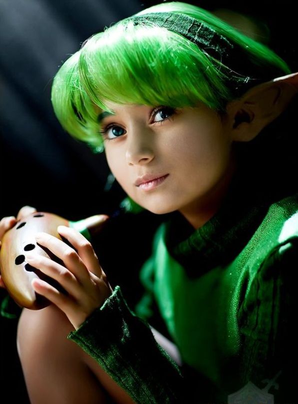 cosplay girl wearing the legend of zelda costume