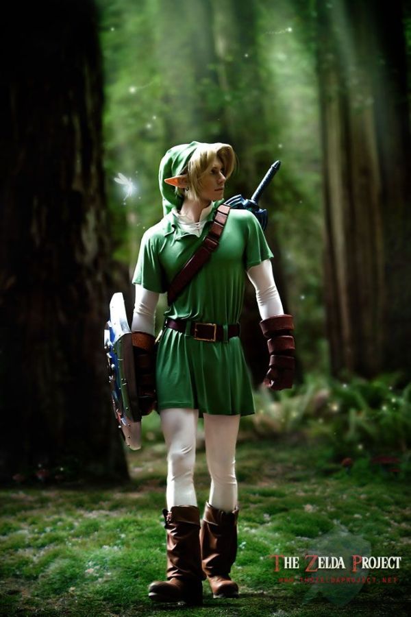 cosplay girl wearing the legend of zelda costume