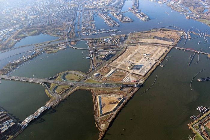 Giant portrait by Jorge Rodriguez Gerada