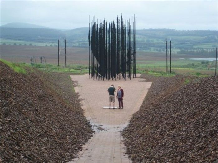 Nelson Mandela sculpture by Marco Cianfanelli