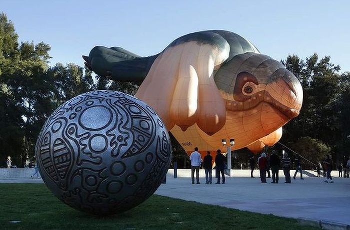 Skywhale hot-air balloon sculpture by Patricia Piccinini