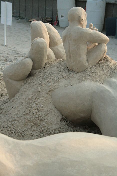 Infinity sand sculpture by Carl Jara