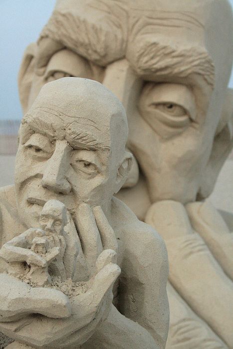 Infinity sand sculpture by Carl Jara