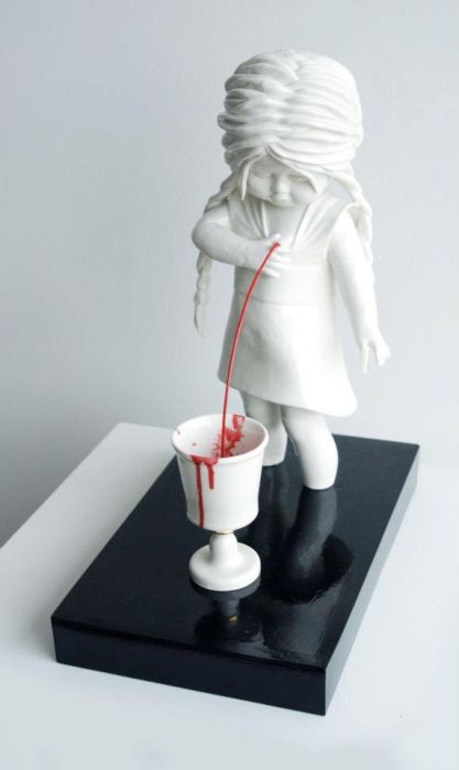 Gore porcelain sculptures by Maria Rubinke