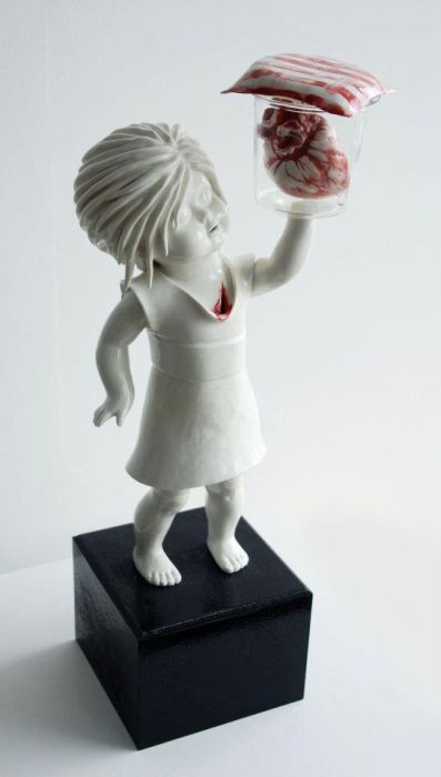 Gore porcelain sculptures by Maria Rubinke