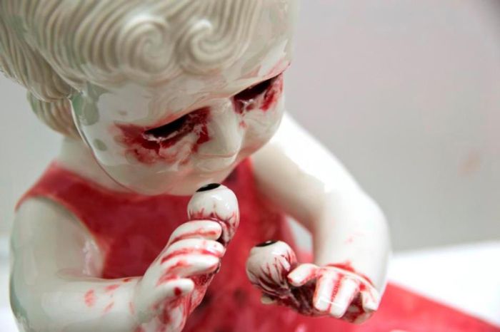 Gore porcelain sculptures by Maria Rubinke