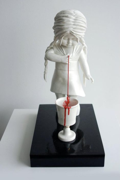 Gore porcelain sculptures by Maria Rubinke