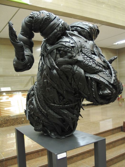 Mutation of contemporary sculptures by Yong Ho Ji