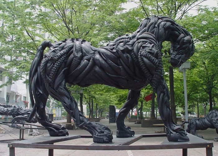 Mutation of contemporary sculptures by Yong Ho Ji
