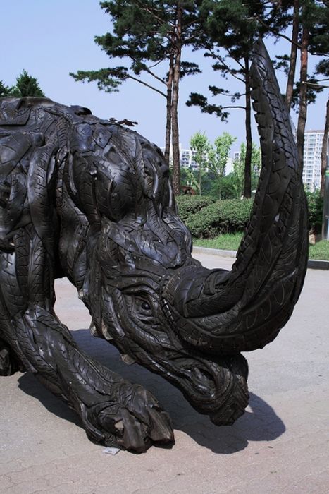 Mutation of contemporary sculptures by Yong Ho Ji