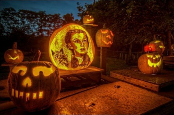 pumpkin carving art