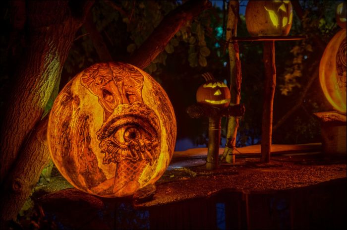 pumpkin carving art