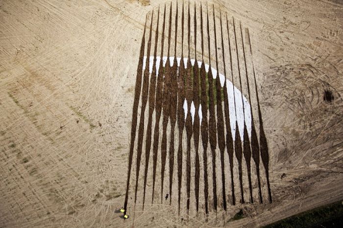 Giant portrait by Jorge Rodriguez Gerada