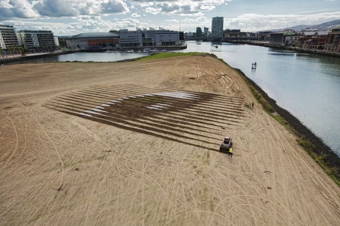 Giant portrait by Jorge Rodriguez Gerada