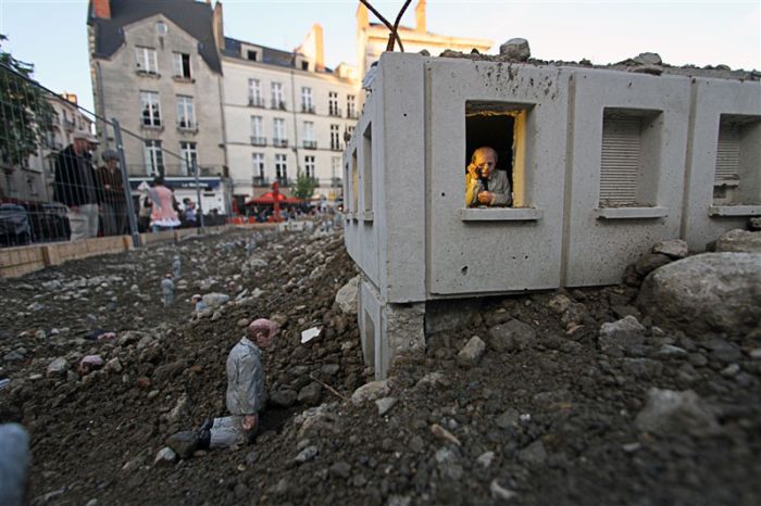 Follow the Leaders, A Corporate City in Ruins by Isaac Cordal, Place du Bouffay, Nantes, France