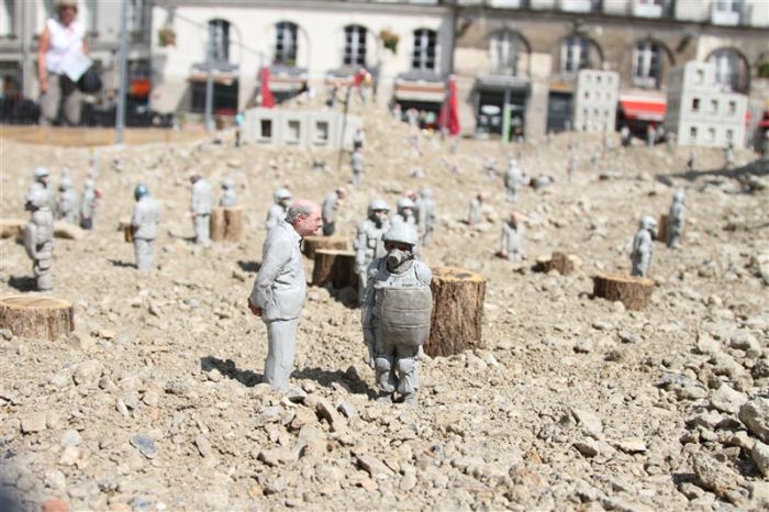 Follow the Leaders, A Corporate City in Ruins by Isaac Cordal, Place du Bouffay, Nantes, France