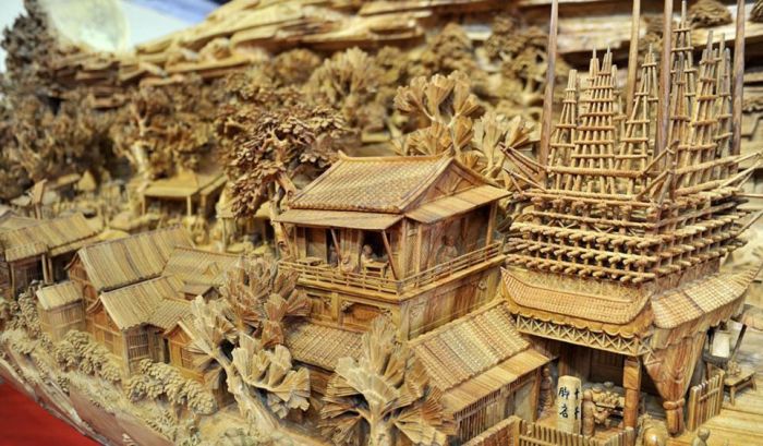 Wood carving art by Zheng Chunhui