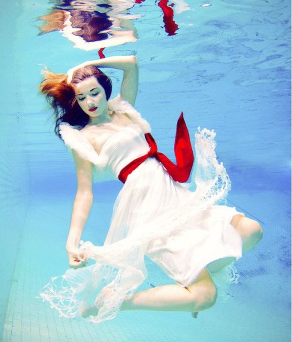 underwater girl portrait