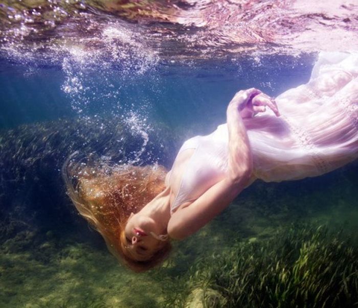 underwater girl portrait