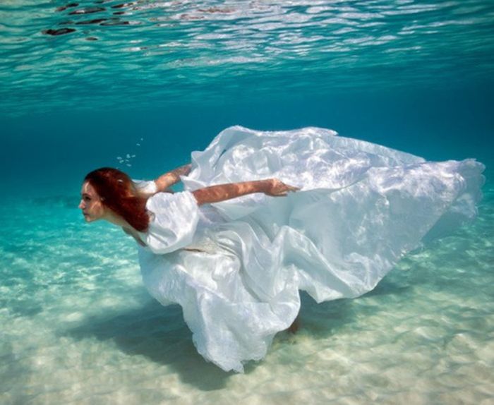 underwater girl portrait