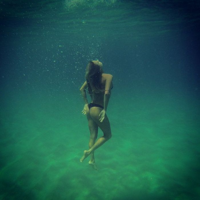 underwater girl portrait