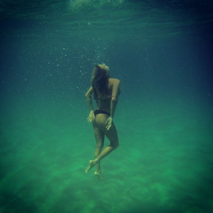 underwater girl portrait