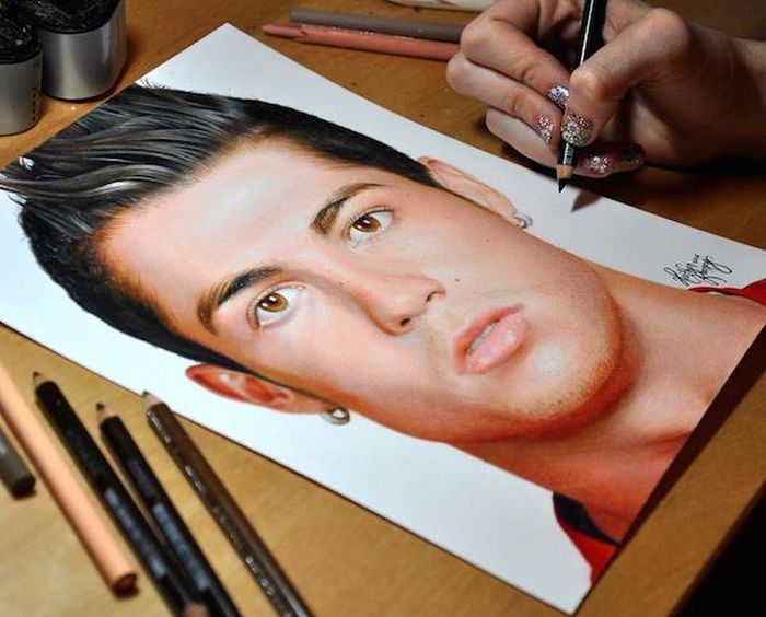 Photorealistic portraits by Heather Rooney