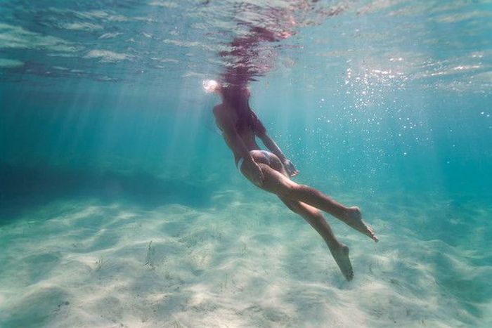 underwater girl portrait