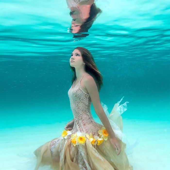 underwater girl portrait