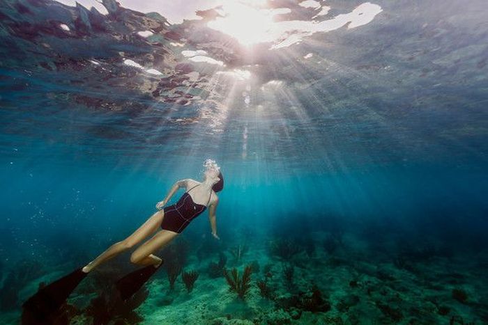 underwater girl portrait