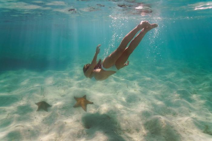 underwater girl portrait