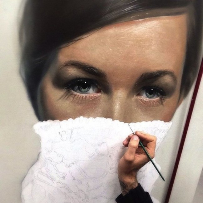 Photorealistic painting by Mike Dargas