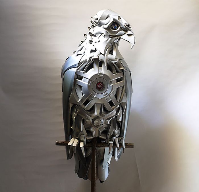 Hubcap sculpture creatures by Ptolemy Elrington