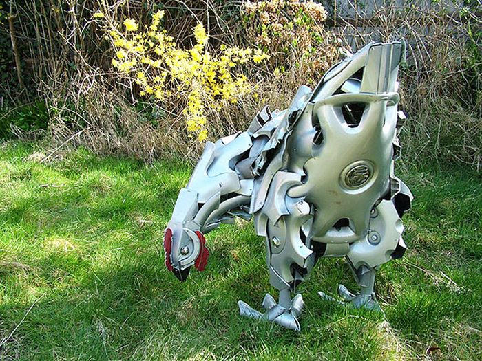 Hubcap sculpture creatures by Ptolemy Elrington