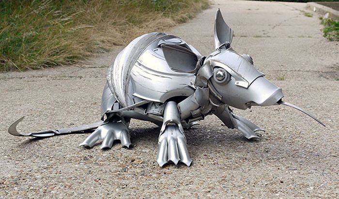 Hubcap sculpture creatures by Ptolemy Elrington