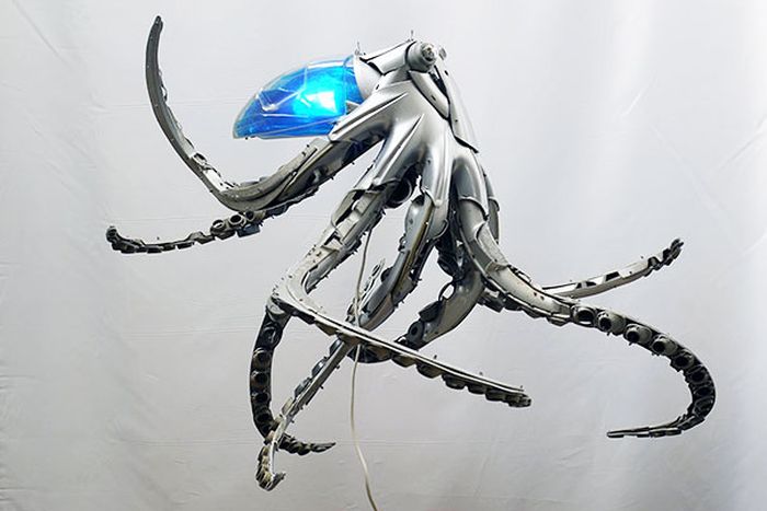 Hubcap sculpture creatures by Ptolemy Elrington