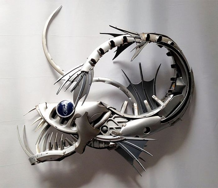 Hubcap sculpture creatures by Ptolemy Elrington