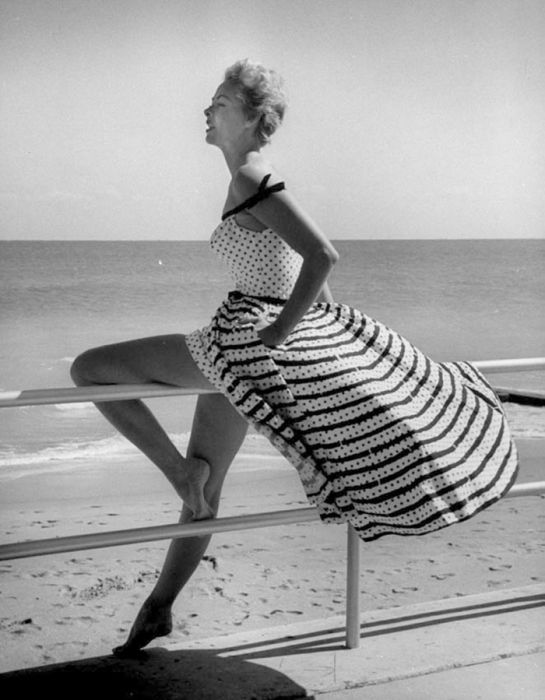 Black and white photography by Nina Leen