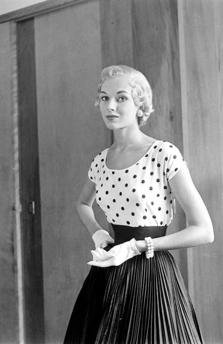 Black and white photography by Nina Leen