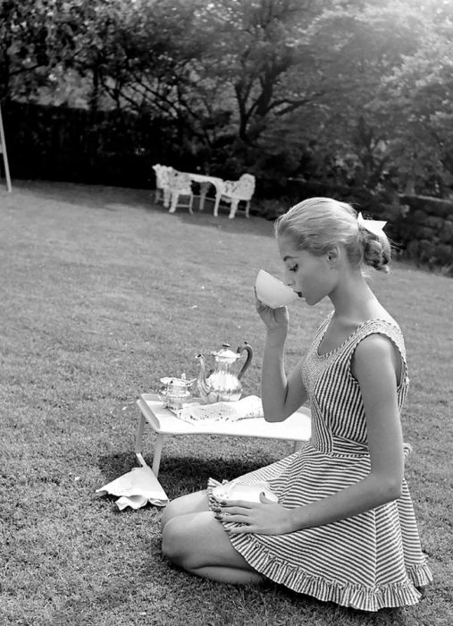 Black and white photography by Nina Leen