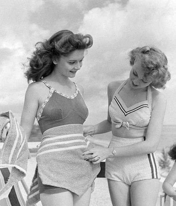 Black and white photography by Nina Leen