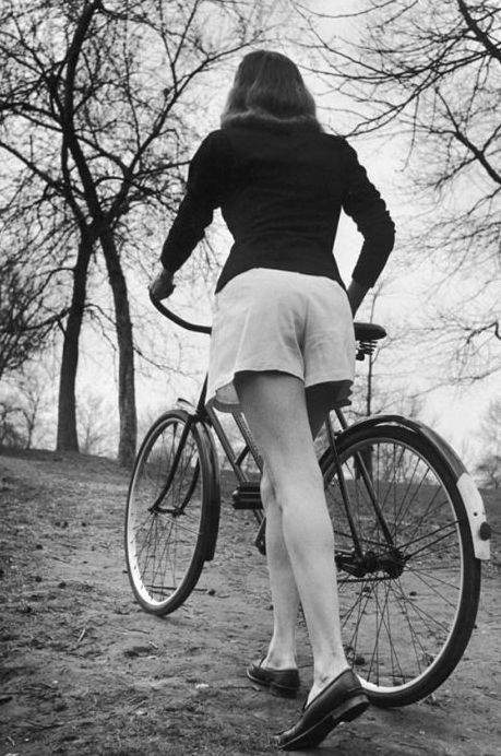 Black and white photography by Nina Leen